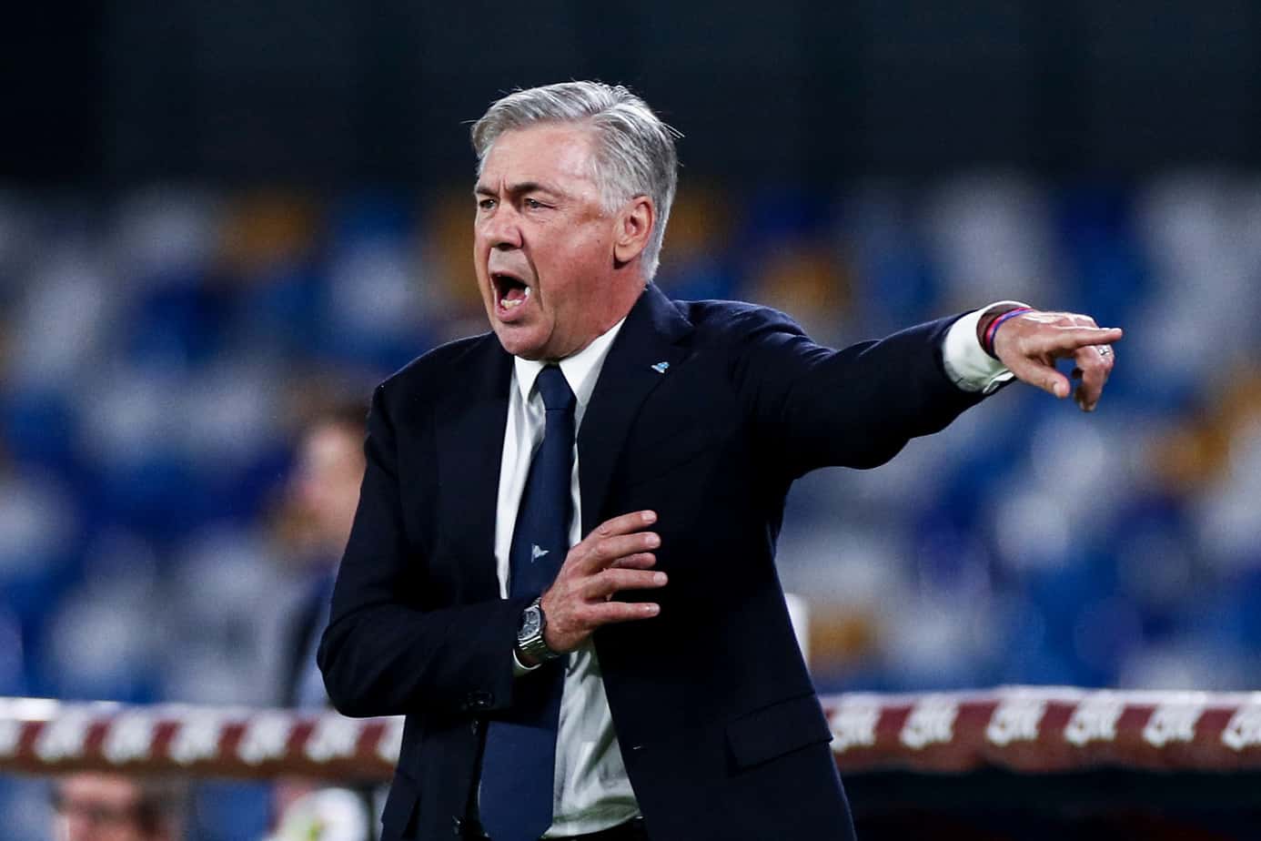 Caos al San Paolo: Napoli e Atalanta chiudono 2-2, ma i partenopei sono furiosi
