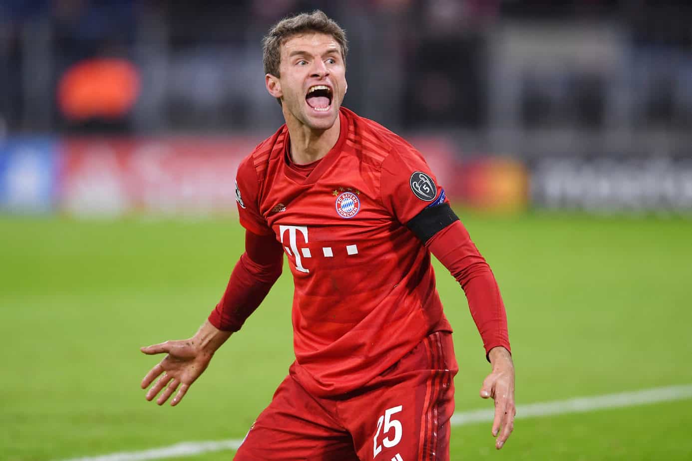 Augsburg-Bayern Monaco, le probabili formazioni: le scelte di Herrlich e Flick