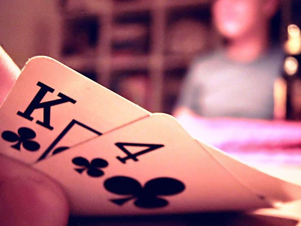 Quante Fiches nel Texas Hold’em? Regole ufficiali e stack iniziale