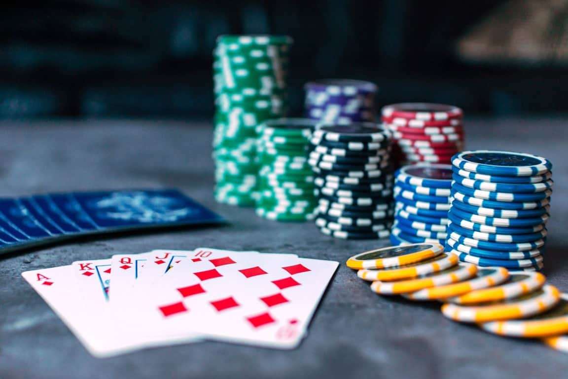 Calcolo di Probabilità nel Poker: come funziona, la guida completa