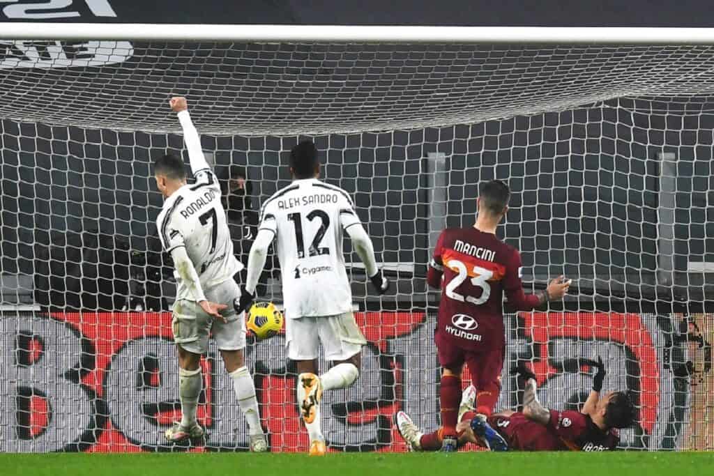 autogol Ibanez durante Juventus-Roma