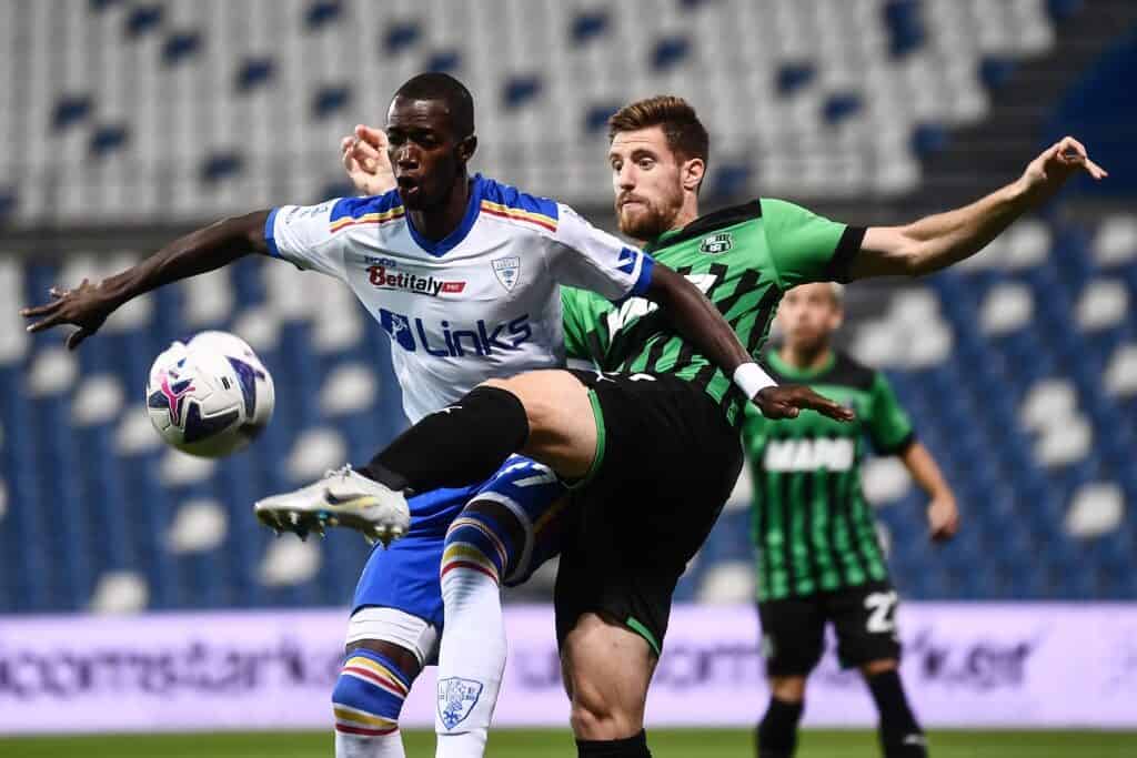 Ceesay e Kyriakopoulos durante Sassuolo-Lecce