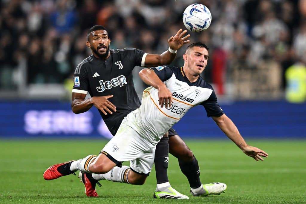 Bremer e Krstovic durante Juventus-Lecce